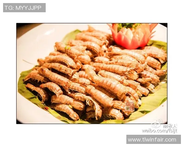 足球明星品尝中国炒饭的美味瞬间与文化碰撞的奇妙体验